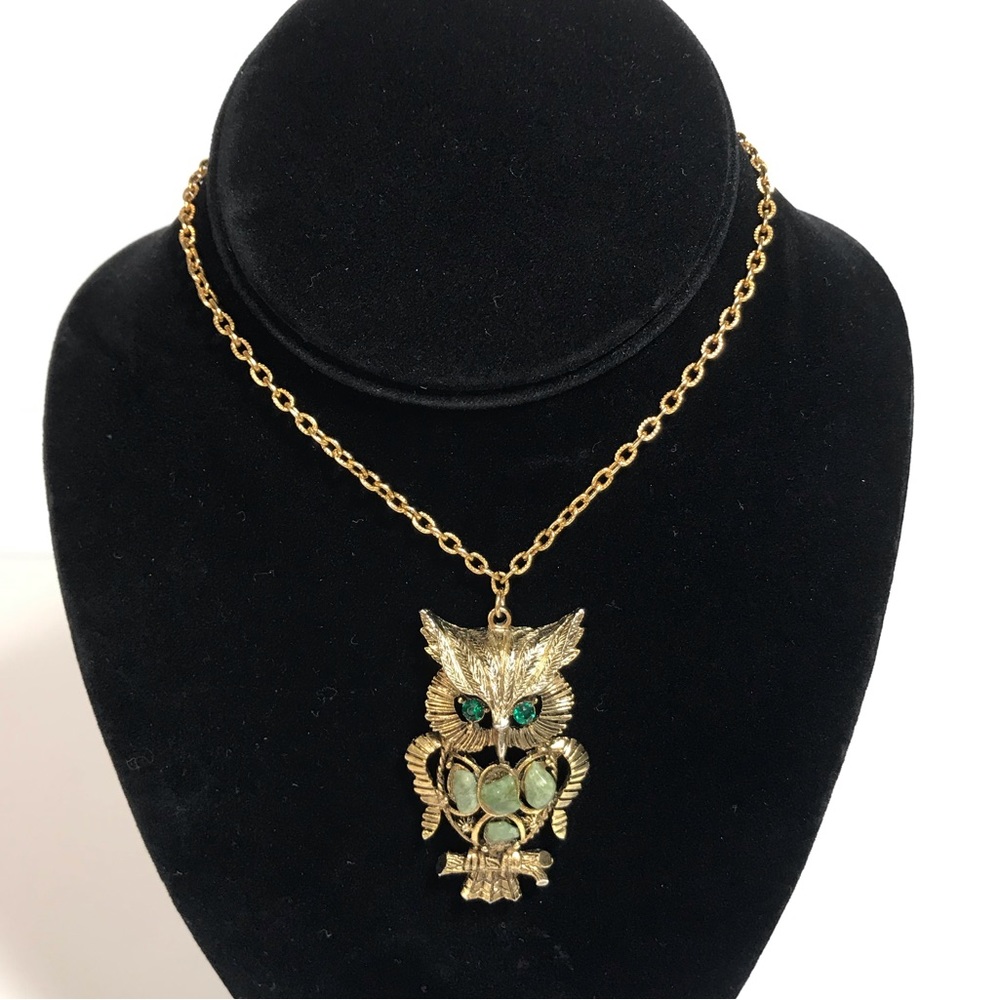 Vintage Gold Tone Owl Pendant Necklace with Green Natural Stones